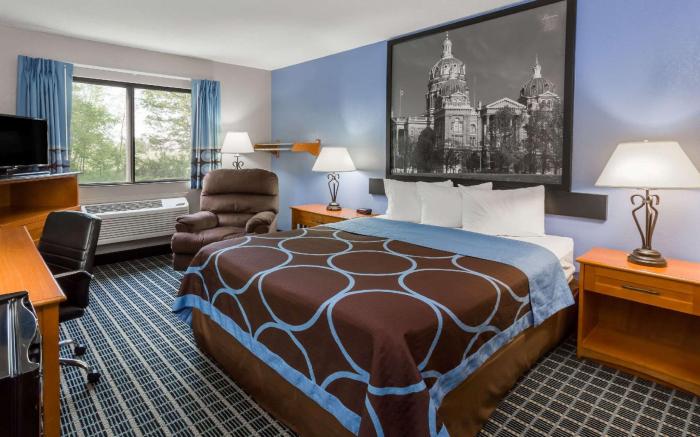 Super 8 By Wyndham Iowa City/Coralville
