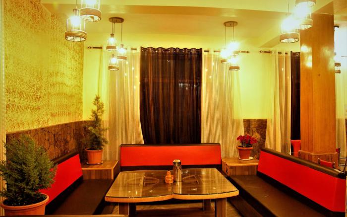 Hotel Chetna & Cottages