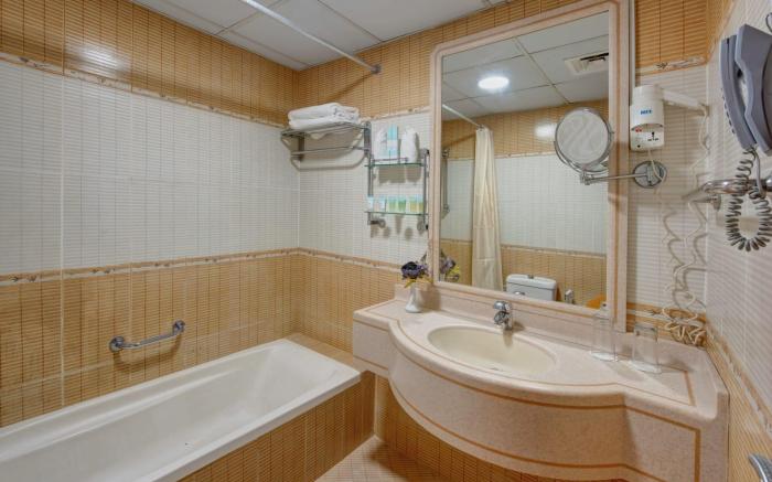 Al Bustan Tower Hotel Suites