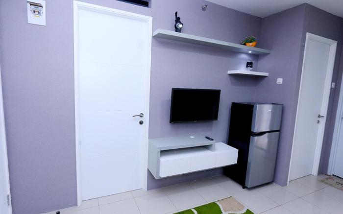 2 Bedroom 8 Roomku.com @ Bassura City Apartment