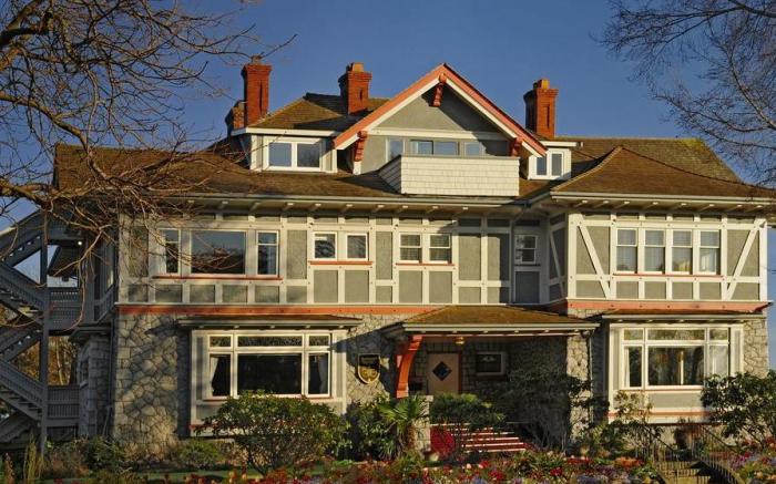 Dashwood Manor Seaside Bed & Breakfast