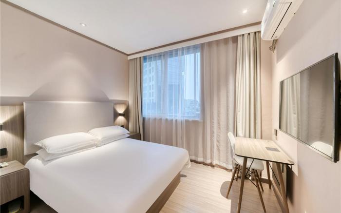 Hanting Hotel Changxing Dongyufang Predestrian Street