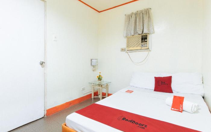 RedDoorz Hostel @ St. Paul Village LapuLapu