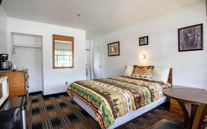 Lloyd's On The River Country Inn By Oyo