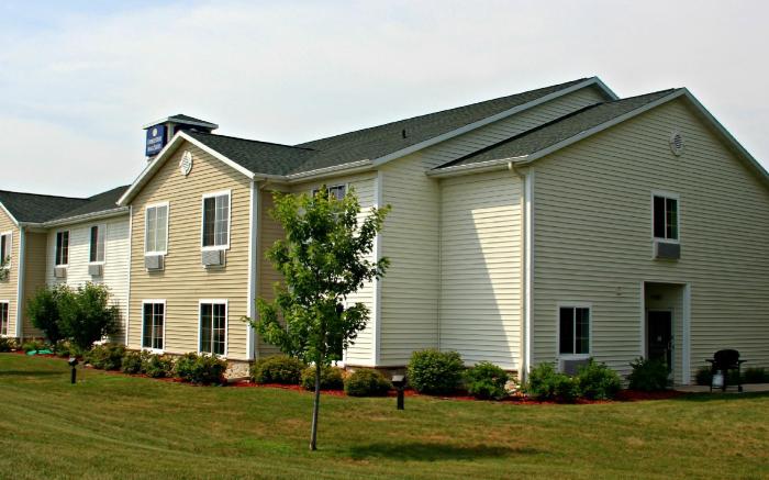 Cobblestone Inn & Suites - Clintonville