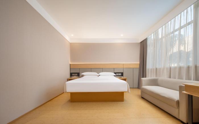 Elan Inn Zigong Molly