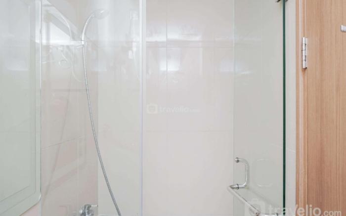 Modern Studio at Tree Park Cikokol By Travelio