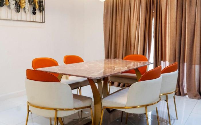 Luxury 2 Bed, apartment with in-house cinema.