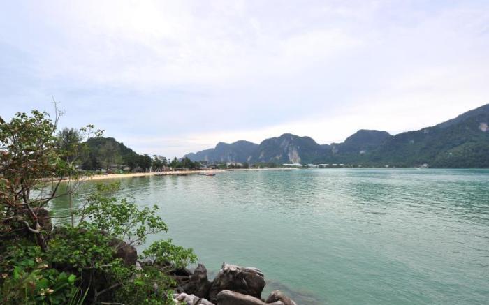 Phi Phi Cozy Seafront Resort