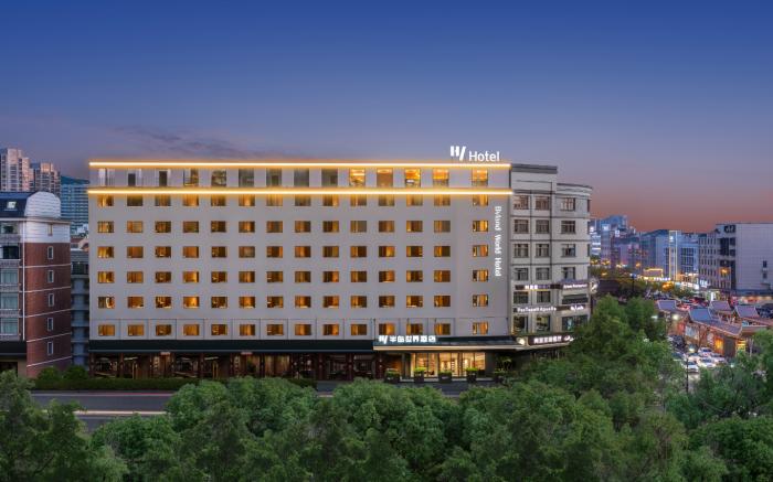 Yiwu Byland World Hotel