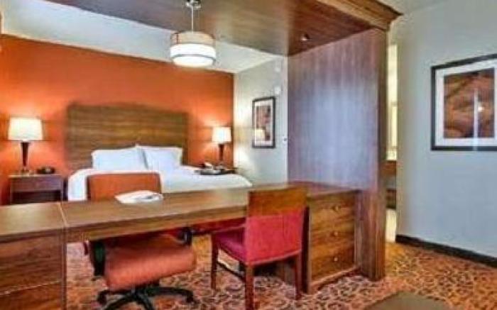 Hampton Inn & Suites Scottsdale at Talking Stick