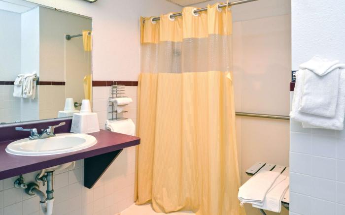 Country Garden and Suites