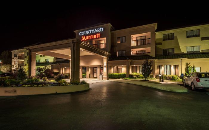 Courtyard Tupelo