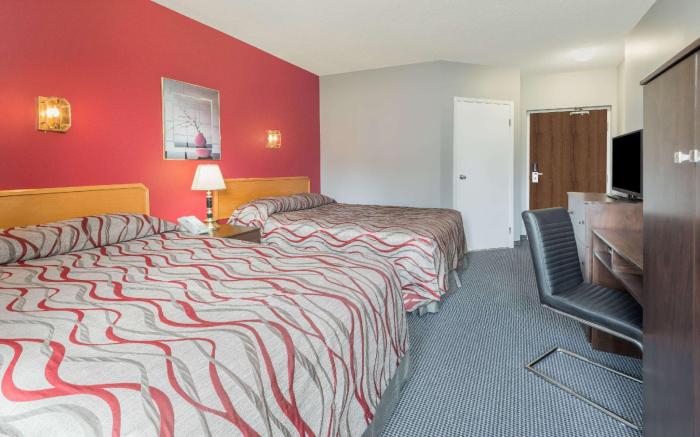 Super 8 By Wyndham Mt Hope Hamilton Intl Arpt On