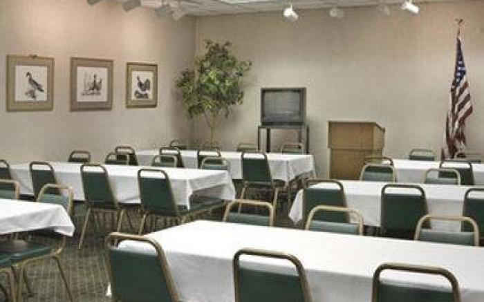 Norwood Inn & Suites Worthington