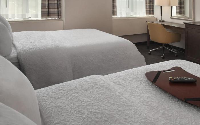Hampton Inn and Suites Milwaukee Downtown