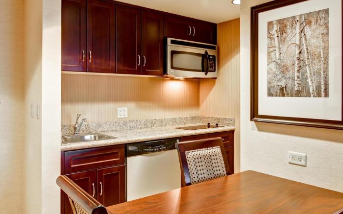 Homewood Suites by Hilton Toronto Airport Corporate Centre