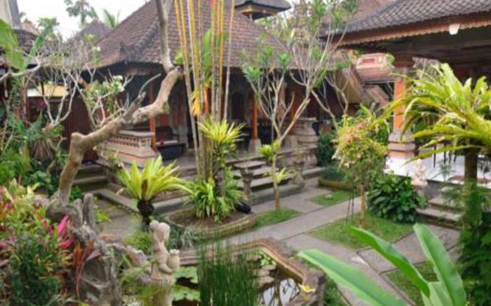 Aura Bisma Guesthouse