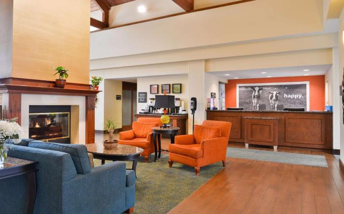 Hampton Inn & Suites Newport News (Oyster Point)