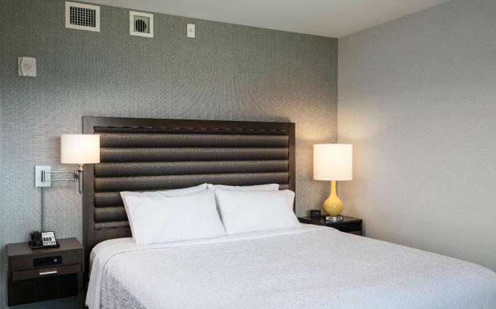 Hampton Inn and Suites Seattle Northgate