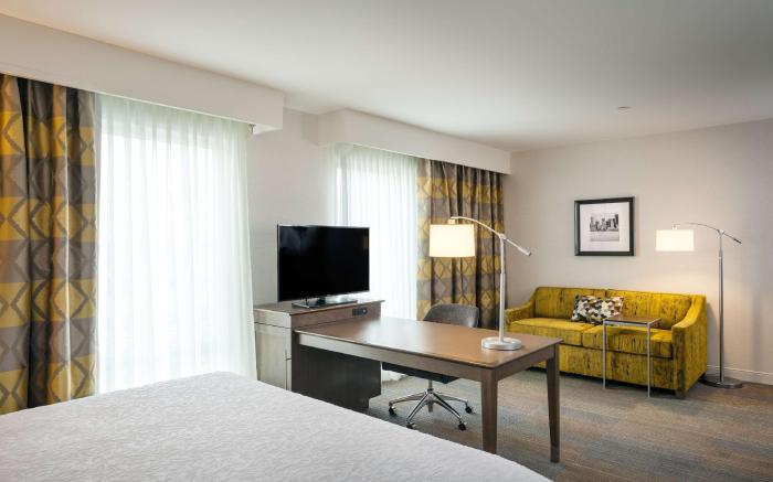 Hampton Inn and Suites Seattle Northgate