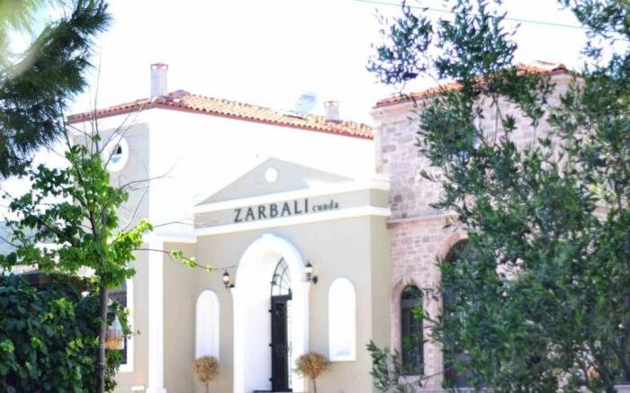 Zarbalı Otel Cunda