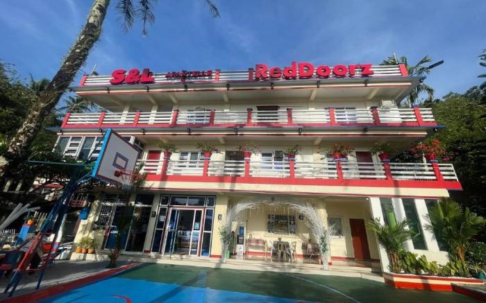 RedDoorz @ S & L Apartelle Daraga Albay