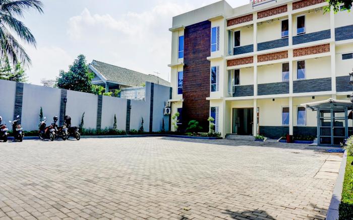 OYO 90629 The Home Srengseng