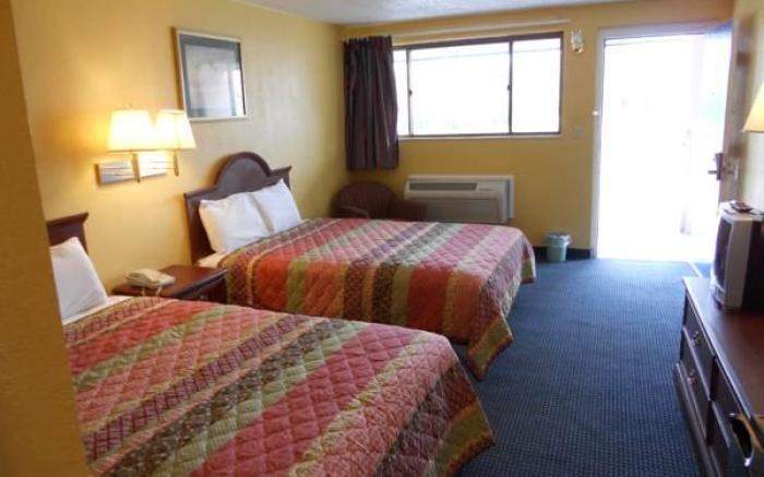 Super 8 by Wyndham Portsmouth - Norfolk