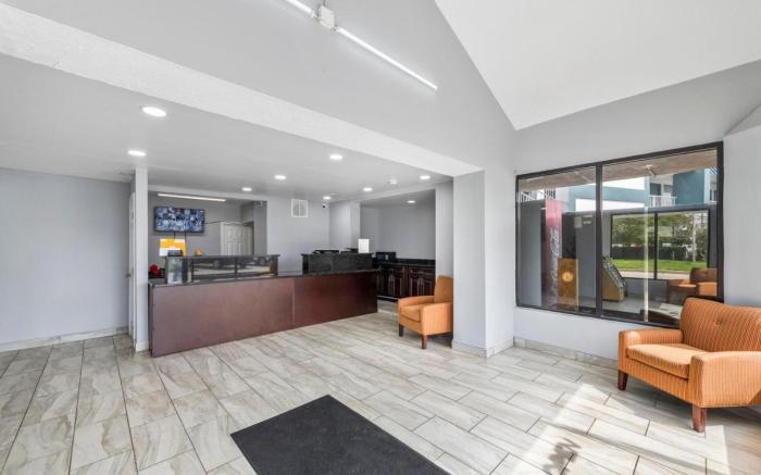 Super 8 by Wyndham Portsmouth - Norfolk
