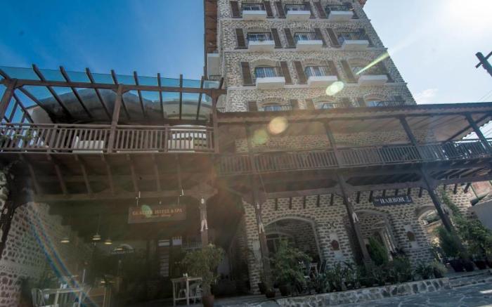 Glacier Hotel & Spa