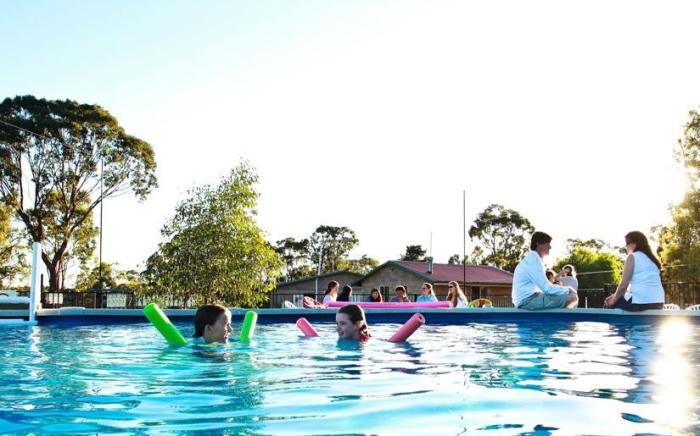 Murray Gardens Country Cottages & Motel