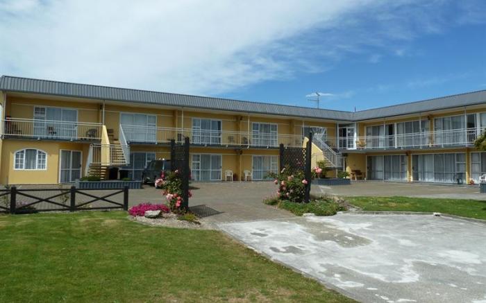 Monarch Motel
