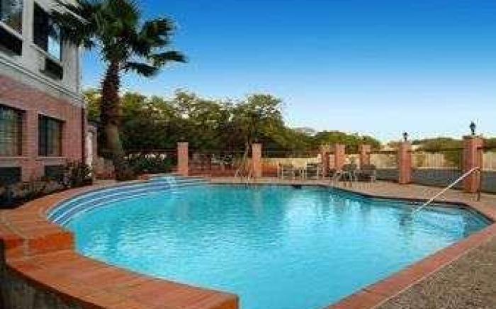 Days Inn by Wyndham Suites San Antonio North/Stone Oak