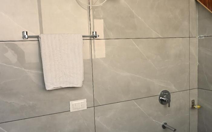 Hotel Almora Delhi Airport