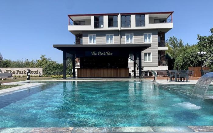 THE PARK HOTEL