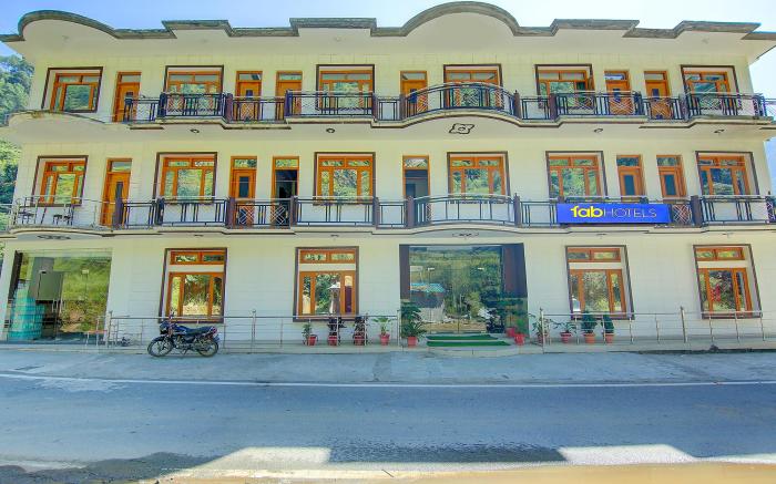 FabHotel Leela Palace