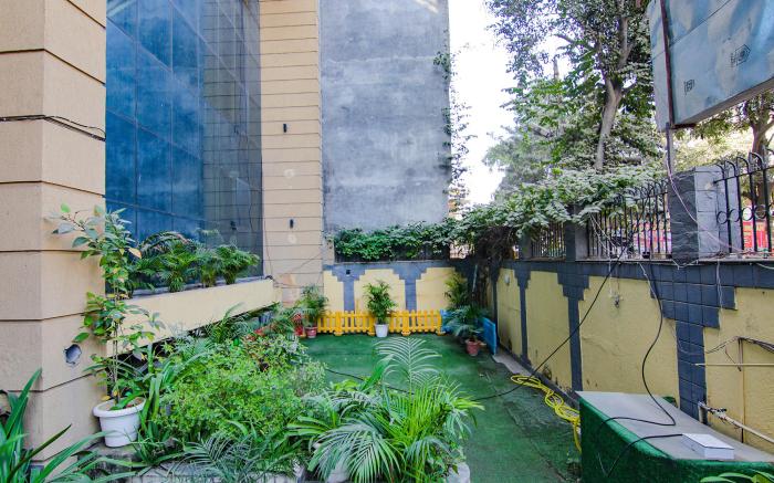FabHotel Singh Suite