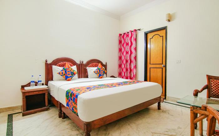 FabHotel Singh Suite