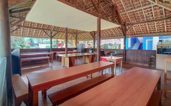 Villa Batu Tua Puncak Mitra RedDoorz