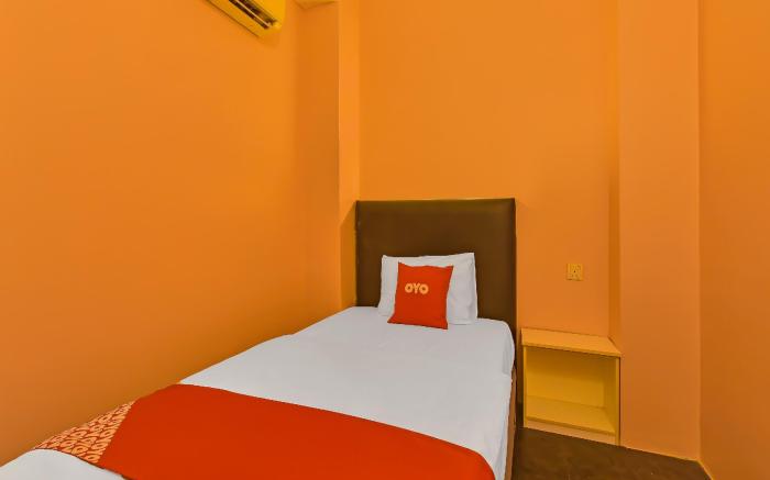 OYO 90484 Bright Hotel