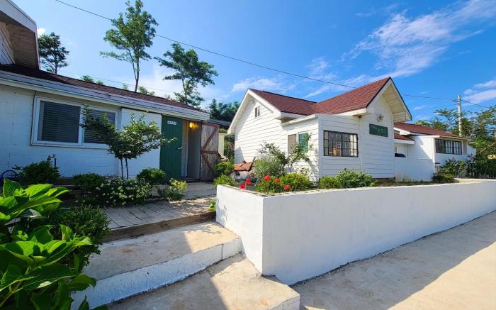 Goseong Maris Pension