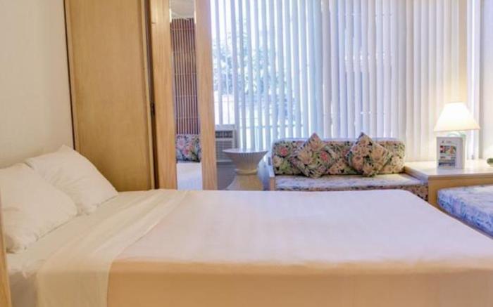 Kuhio Banyan Hotel