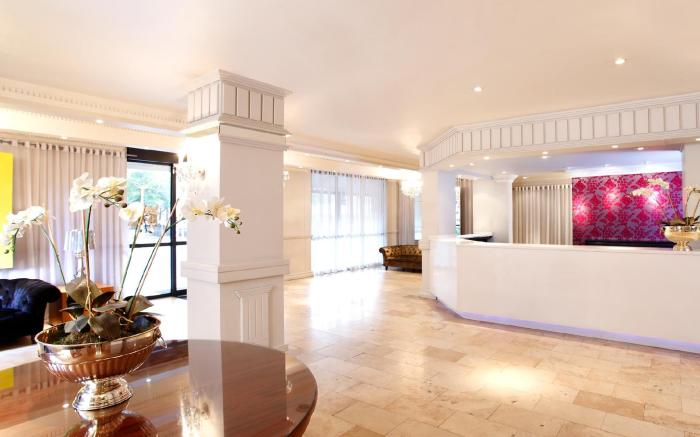 Manhattan Hotel