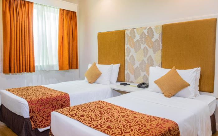 La Piazza Hotel and Convention Center