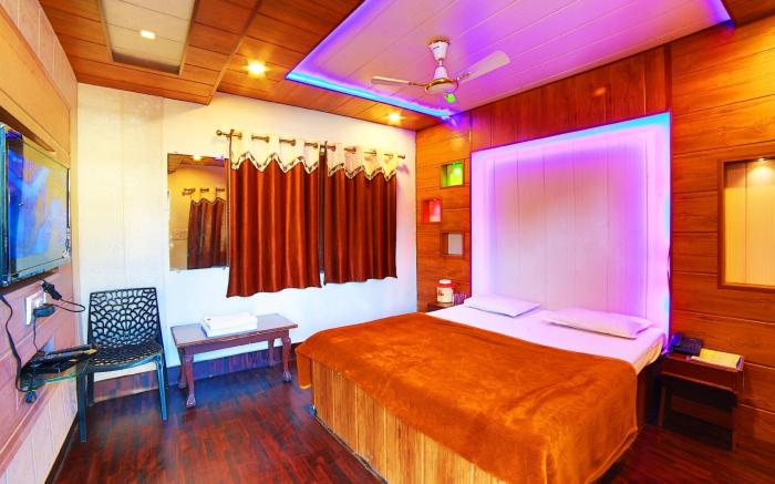 Hotel Mamta Palace, 500 meters from nakki lake