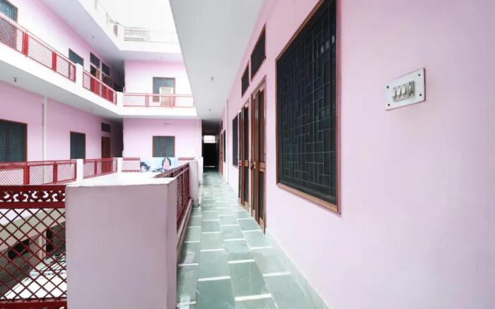 Goroomgo Bhameshwari Near Ganga River Haridwar