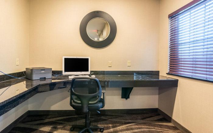 Cobblestone Hotel & Suites - Greenville