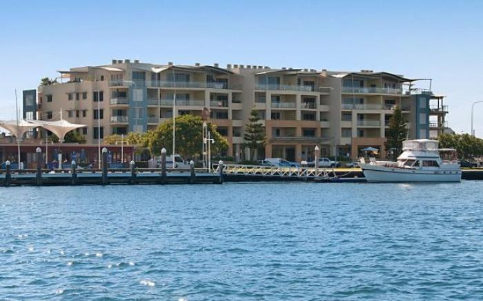 Riverside Holiday Apartments