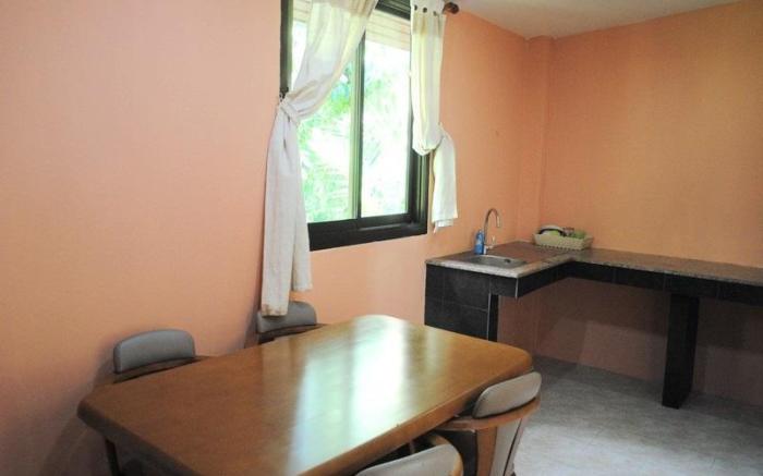 Baan Srinimit House & Apartment